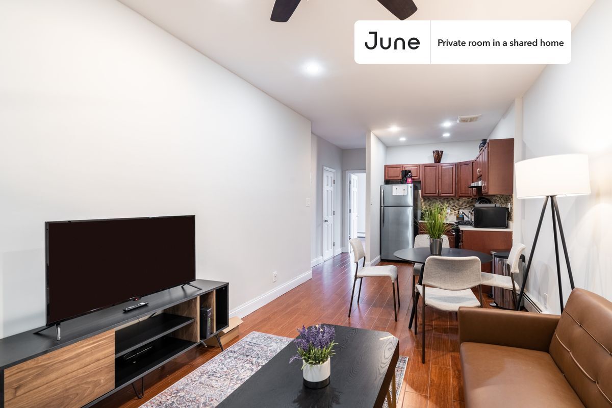 Building Photo - Room in Shared 3 bed/1 bath home