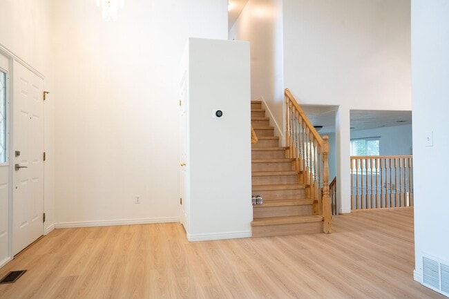 Building Photo - Beautiful Remodeled Home In Great Clinton Area