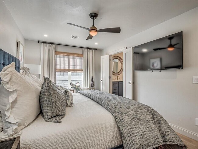 Building Photo - 6500 N Grand Blvd