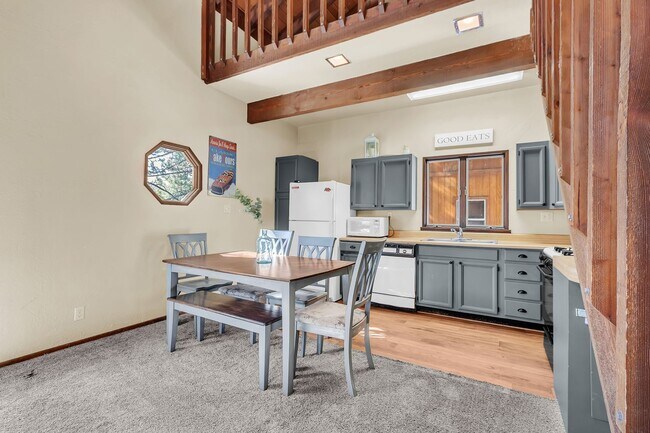 Building Photo - Available for $2,100/month unfurnished or $2,200/month furnished.