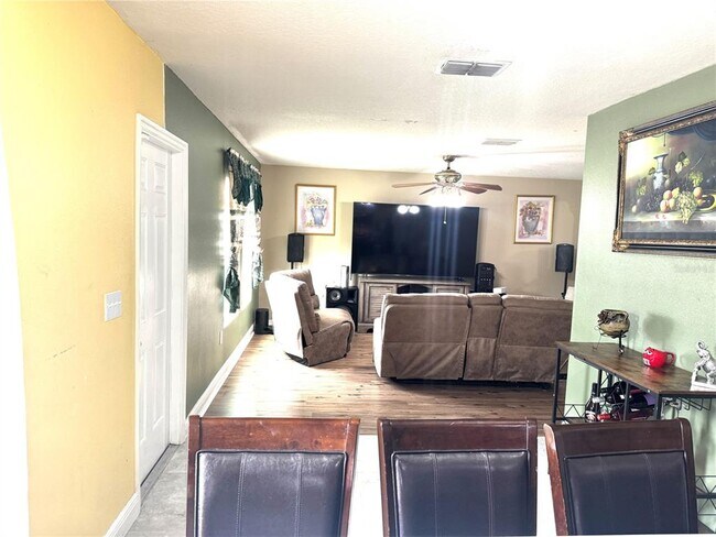 Building Photo - 256 Begonia Ln