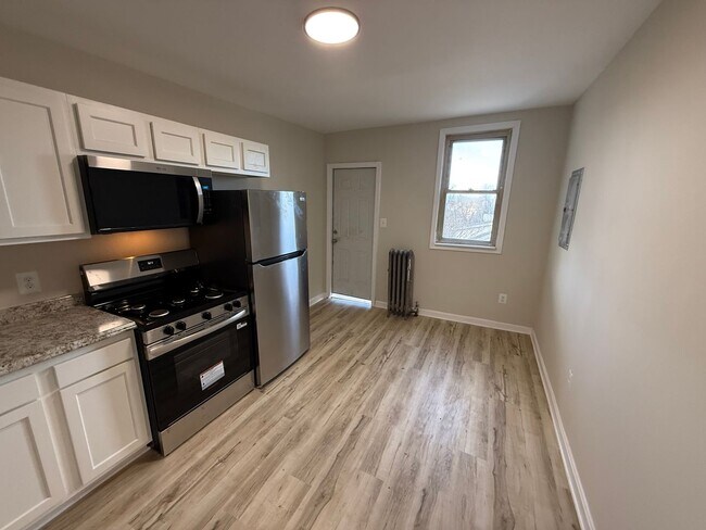 Building Photo - Now Accepting 525 Credit | Half First Month + Last Month Rent