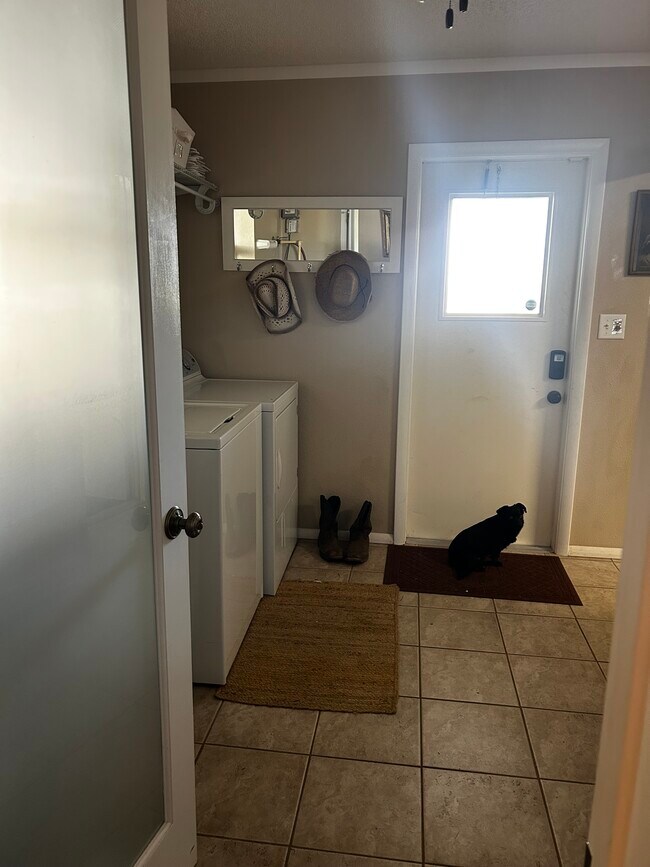 Building Photo - 1136 Peach Tree Dr