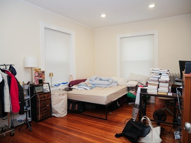 Building Photo - 10 Beals St