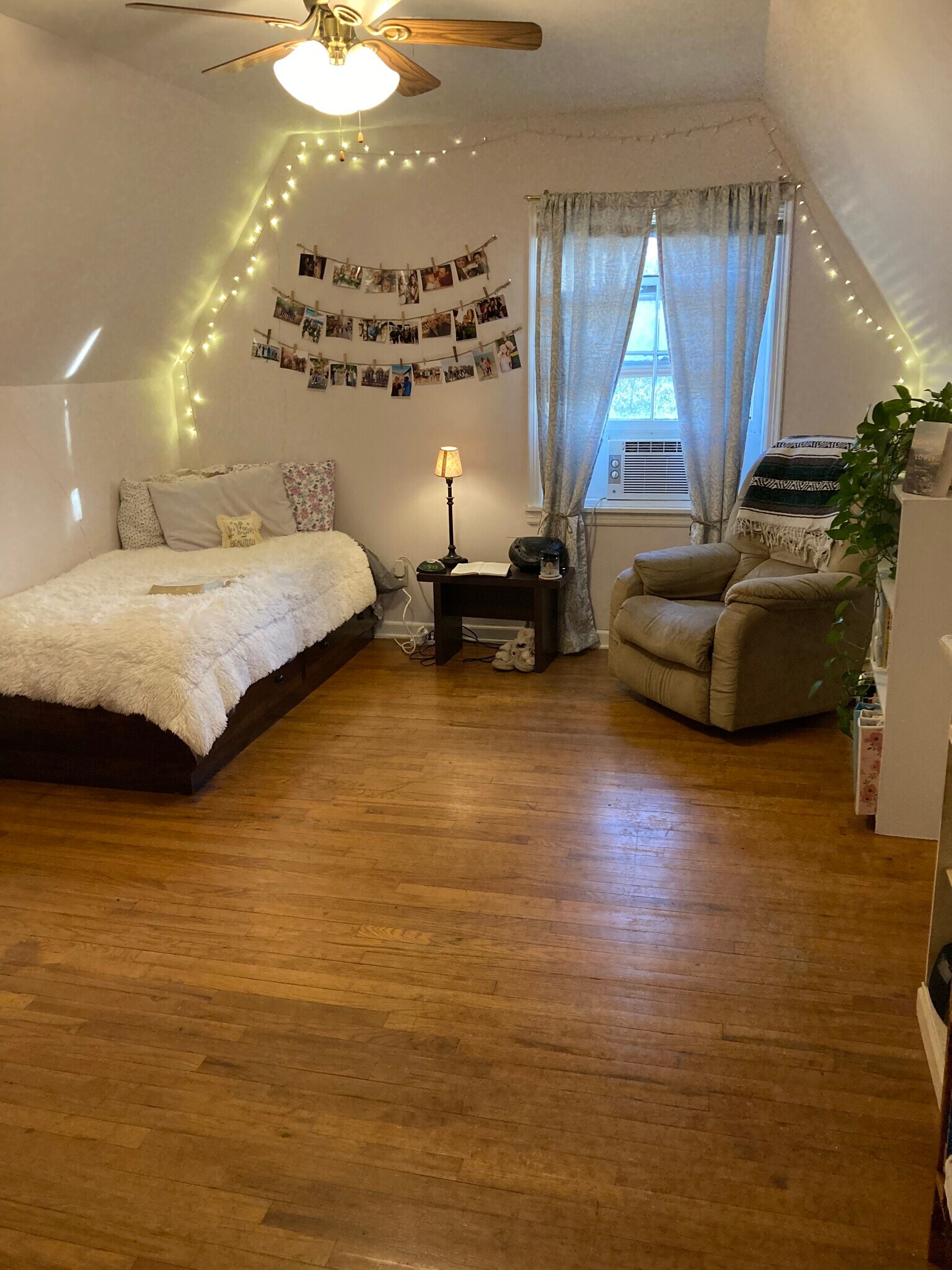 upper south bed - 1816 W Arrowhead Plz