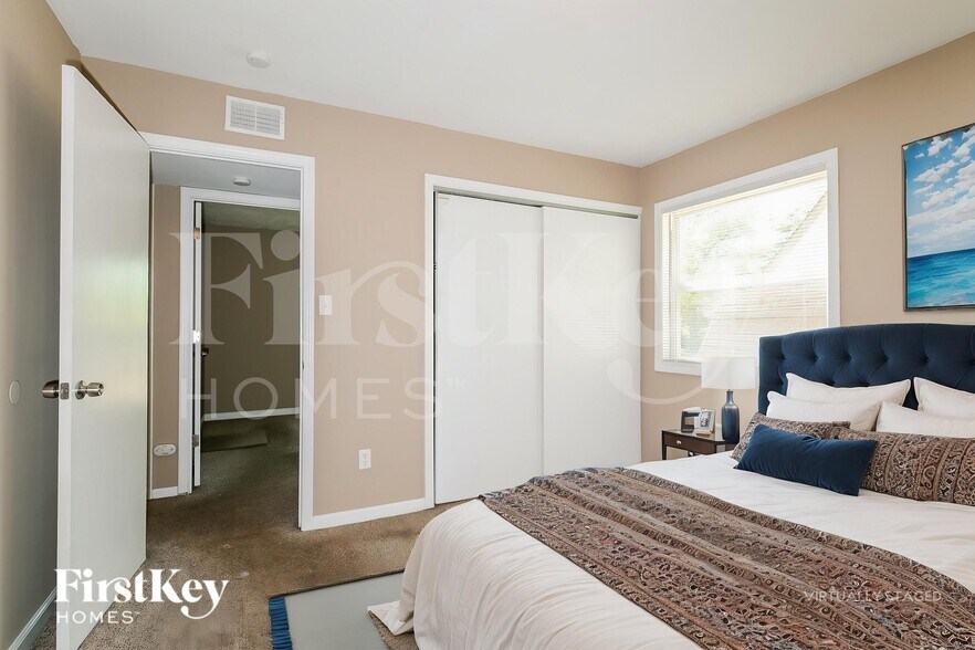 Building Photo - 2787 Dawnview Dr
