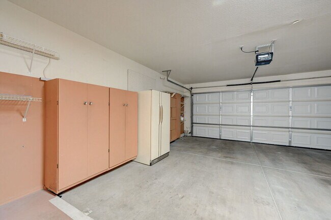 Building Photo - 2613 Breakers Creek Dr