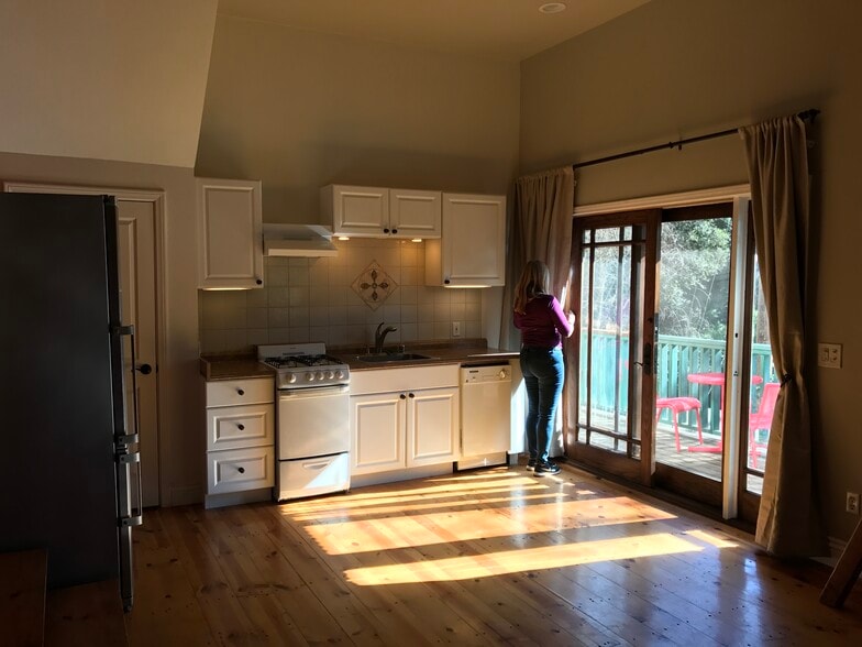 Primary Photo - 754 Old Topanga Canyon Rd