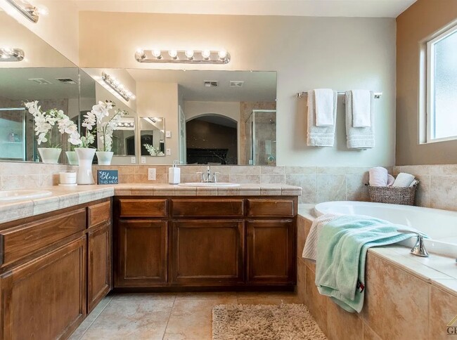 Building Photo - 10825 Coronado Pointe Dr