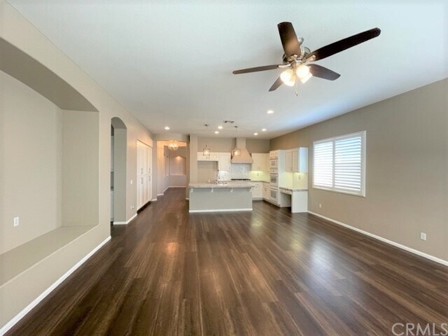 Building Photo - 34206 Pinehurst Dr