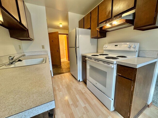 Interior Photo - 117 12th Ave E