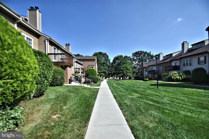 Courtyard - 23 Hickory Dr