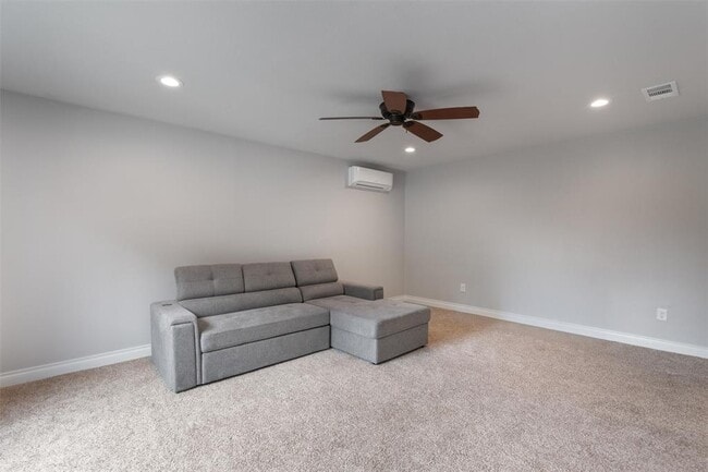 Building Photo - 208 Neal Dr
