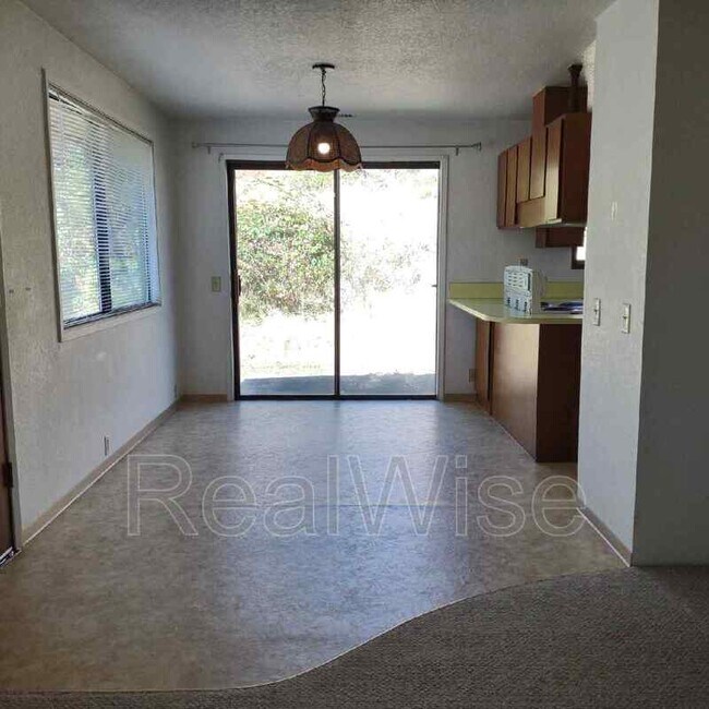 Building Photo - 1132 NE Barager Ave