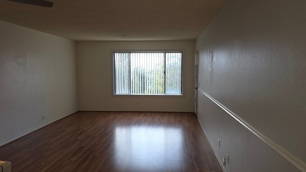 Building Photo - 5990 Dandridge Ln