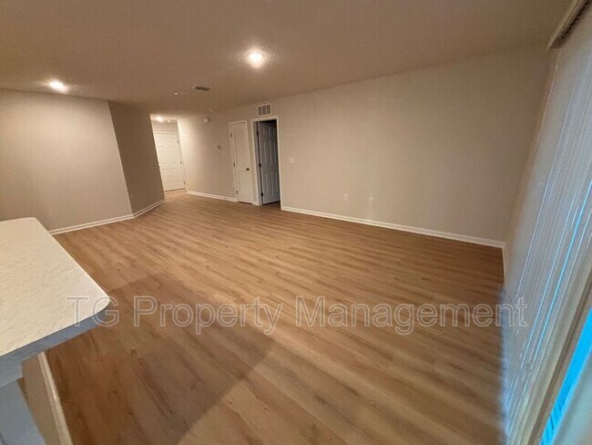 Building Photo - 2235 Orchard St