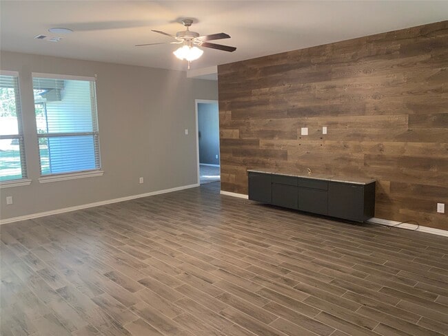 Building Photo - 210 Emory Birch