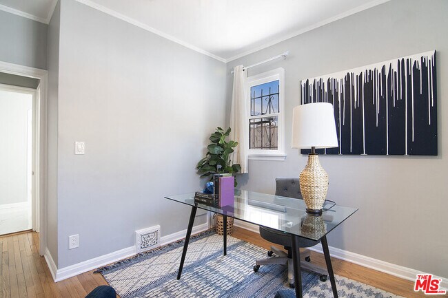 Building Photo - 157 S Mansfield Ave