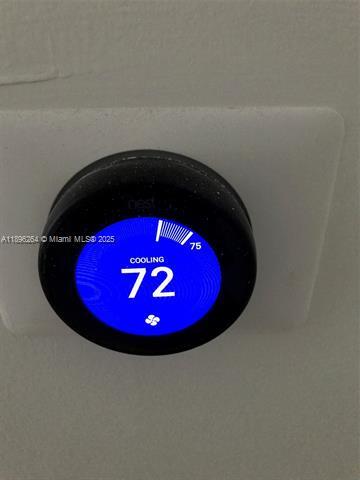 Building Photo - 900 Brickell Key Dr