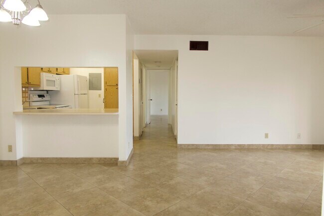 Building Photo - 208 Foxtail Dr