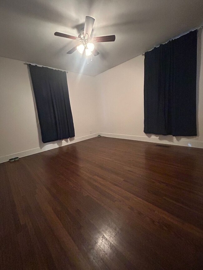 Building Photo - All Brick, Pet friendly cottage home