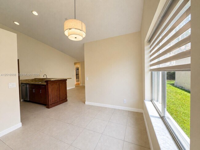 Building Photo - 854 San Remo Dr
