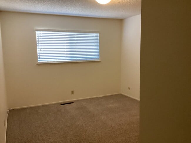 Building Photo - Live Oak
