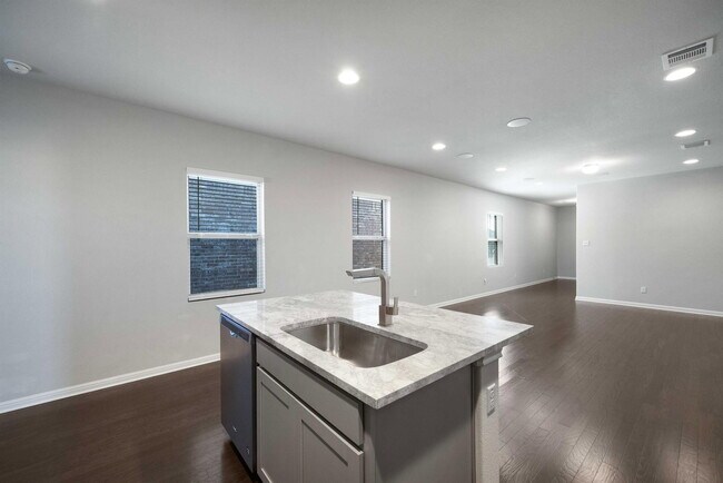 Building Photo - 5912 Wolf Pack Dr
