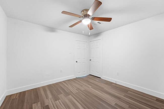 Building Photo - 2281 Des Jardines St