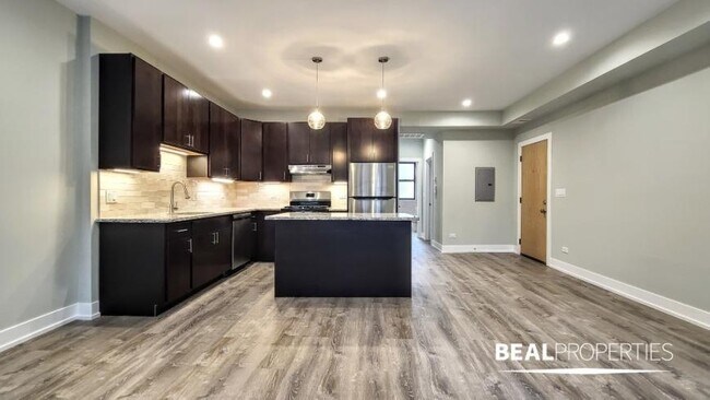 Building Photo - 1 bedroom in EVANSTON IL 60202