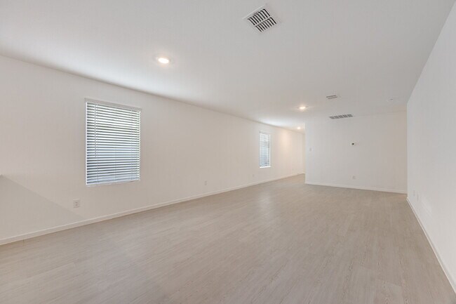 Building Photo - Newer 3-Bed Home with Fenced Yard, Fireplace & Attached Garage in Sherman