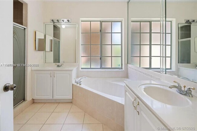 Building Photo - 15339 SW 32nd Terrace