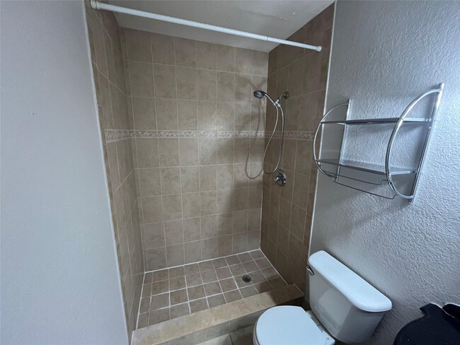 Building Photo - 2020 NE 56th St