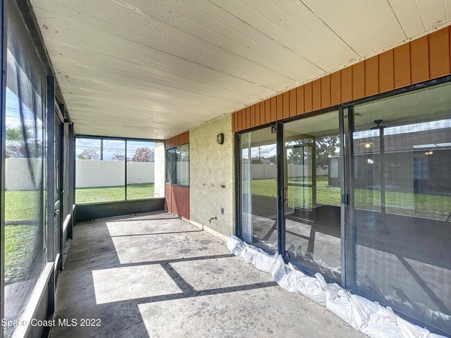 Building Photo - 11 Bogart Pl
