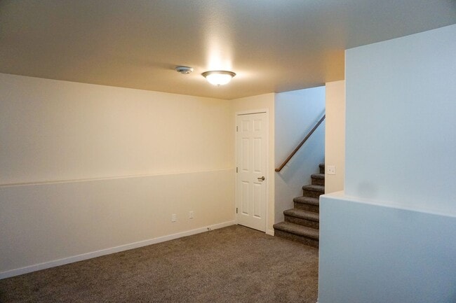 Building Photo - 3 Bed 2 Bath Twin Home