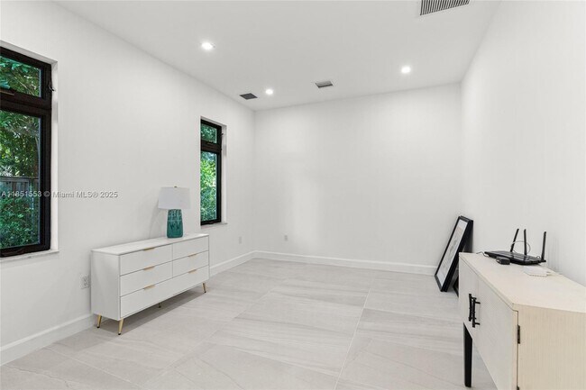 Building Photo - 6220 SW 123rd Terrace