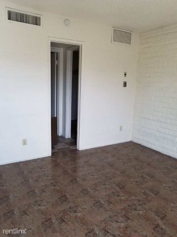 Building Photo - 1 br, 1 bath Apartment - 3247 E Pinchot Ave