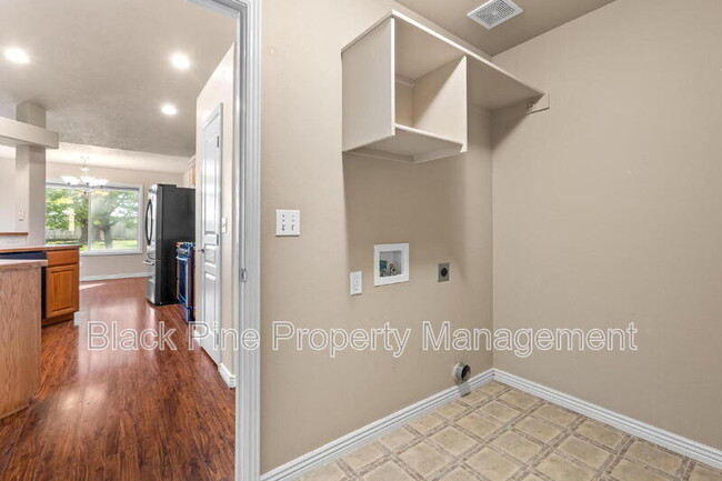 Building Photo - 4017 E Winterberry Dr