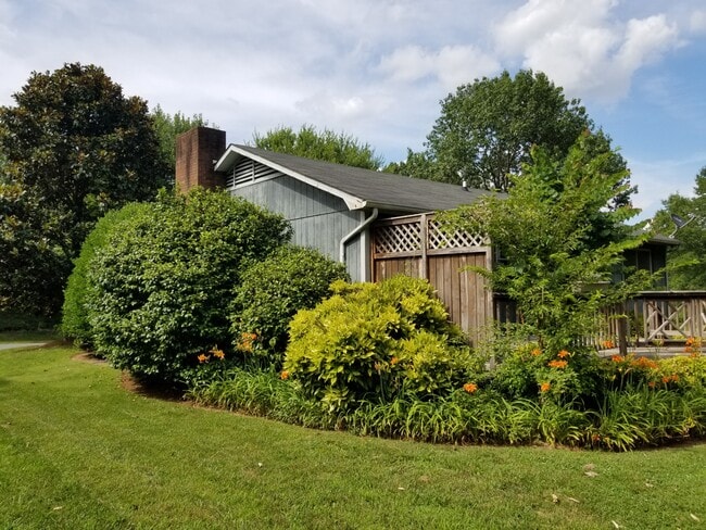 Building Photo - 740 Big Tree Dr