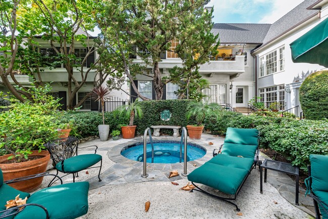 Building Photo - 1321 Hayworth Ave