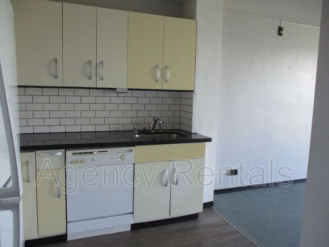 Building Photo - 98-410 Koauka Loop #29B