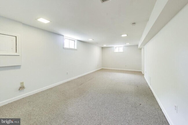 Building Photo - 991 Farm Haven Dr