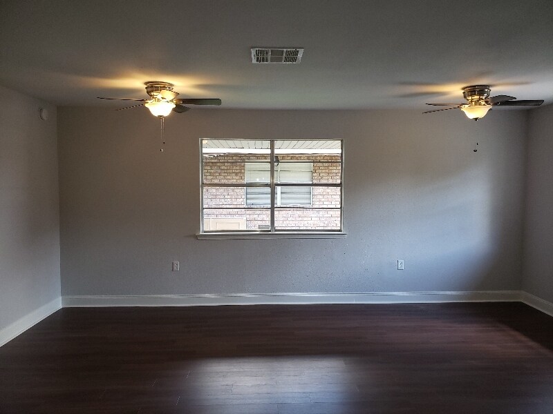 Building Photo - 646 Urbandale St