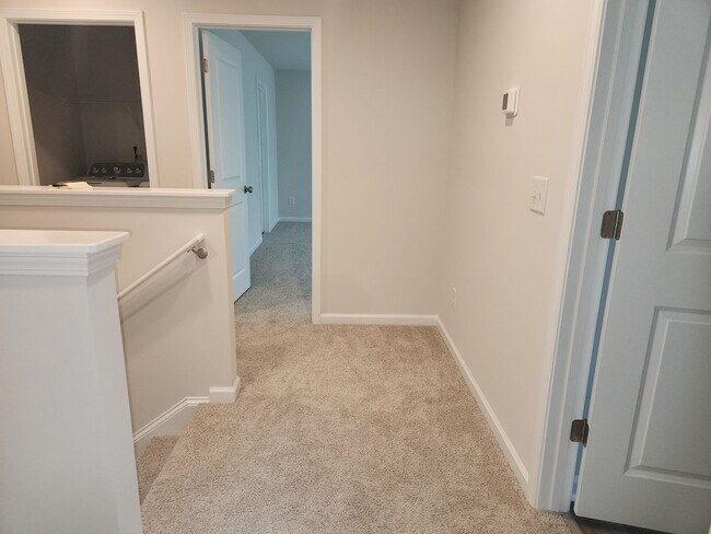 Building Photo - 304 Paratrooper Ln
