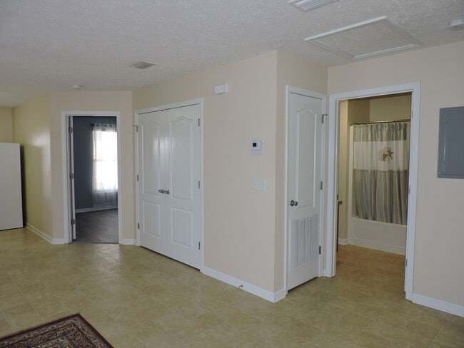 Building Photo - 121 Half Acre Ln