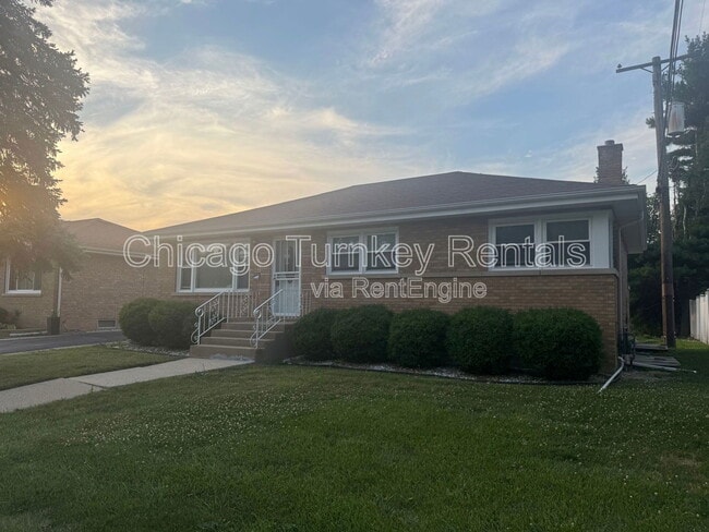 Building Photo - 1006 E 163rd Pl