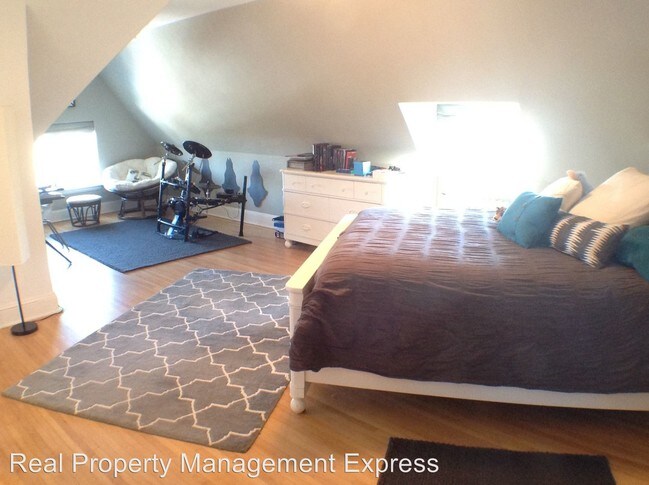 Building Photo - 1 W Penmarch Pl