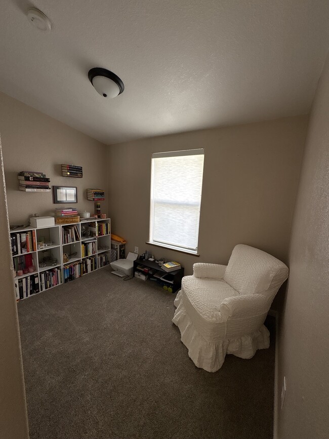 Building Photo - 150 S Golden Dr