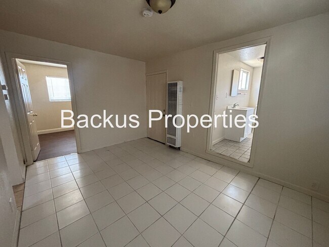 Building Photo - 516 James St