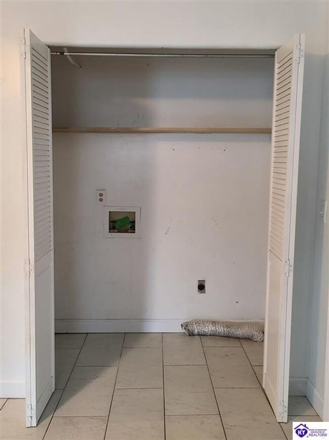 Building Photo - 1506 W Elm Rd